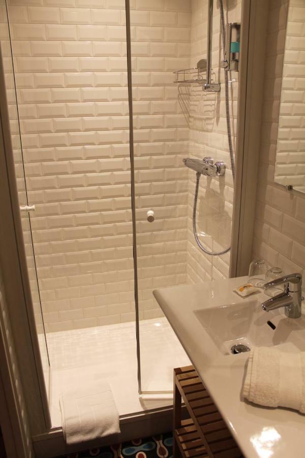 Les Toits De Paris Bed & Breakfast Bagian luar foto