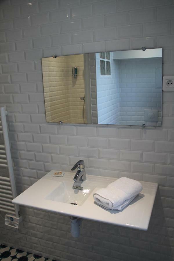 Les Toits De Paris Bed & Breakfast Bagian luar foto