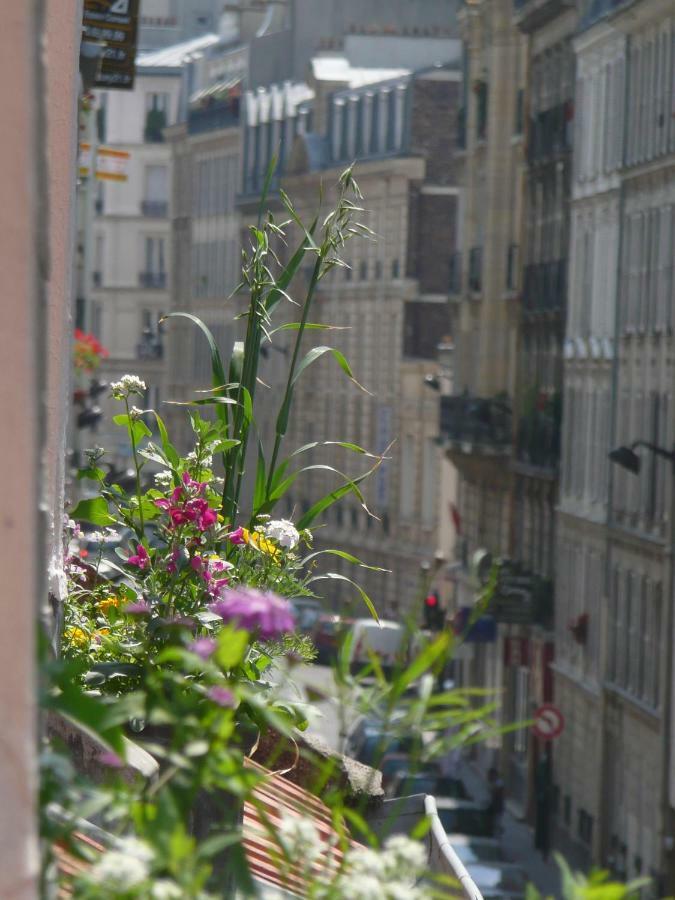 Les Toits De Paris Bed & Breakfast Bagian luar foto